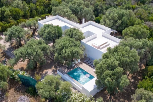 beautiful-waterfront-villa-for-sale-in-l-17921511_01