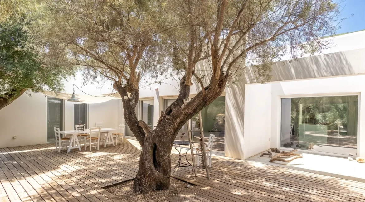 beautiful-waterfront-villa-for-sale-in-l-17921511_03