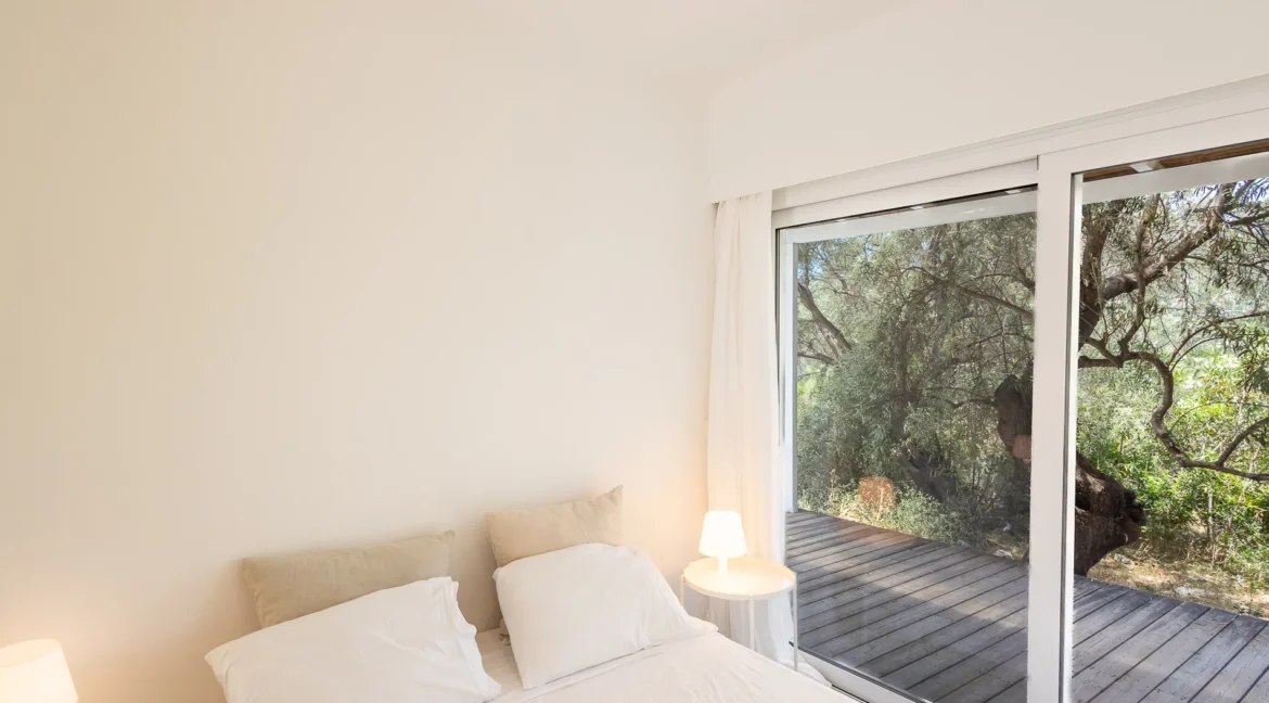 beautiful-waterfront-villa-for-sale-in-l-17921511_16