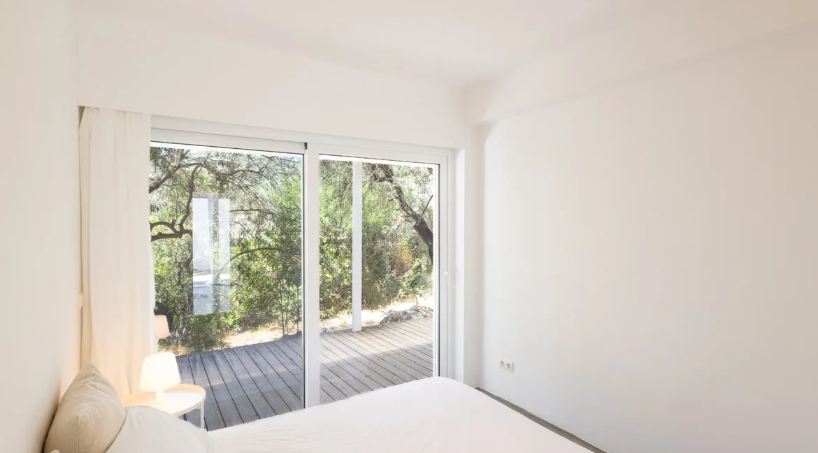 beautiful-waterfront-villa-for-sale-in-l-17921511_18