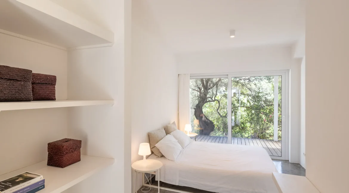 beautiful-waterfront-villa-for-sale-in-l-17921511_21