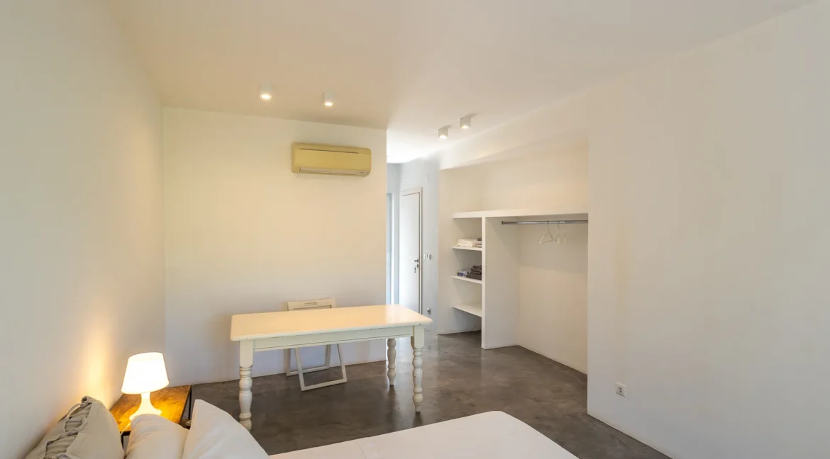 beautiful-waterfront-villa-for-sale-in-l-17921511_24