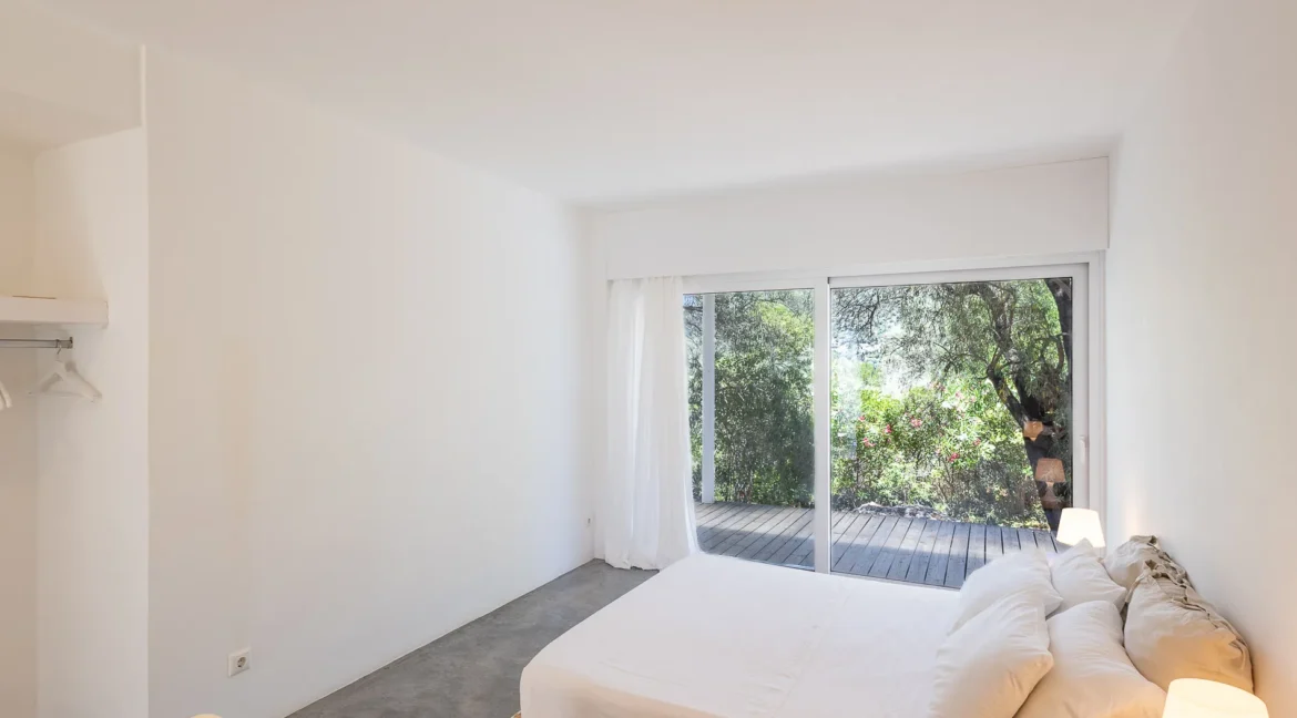 beautiful-waterfront-villa-for-sale-in-l-17921511_25