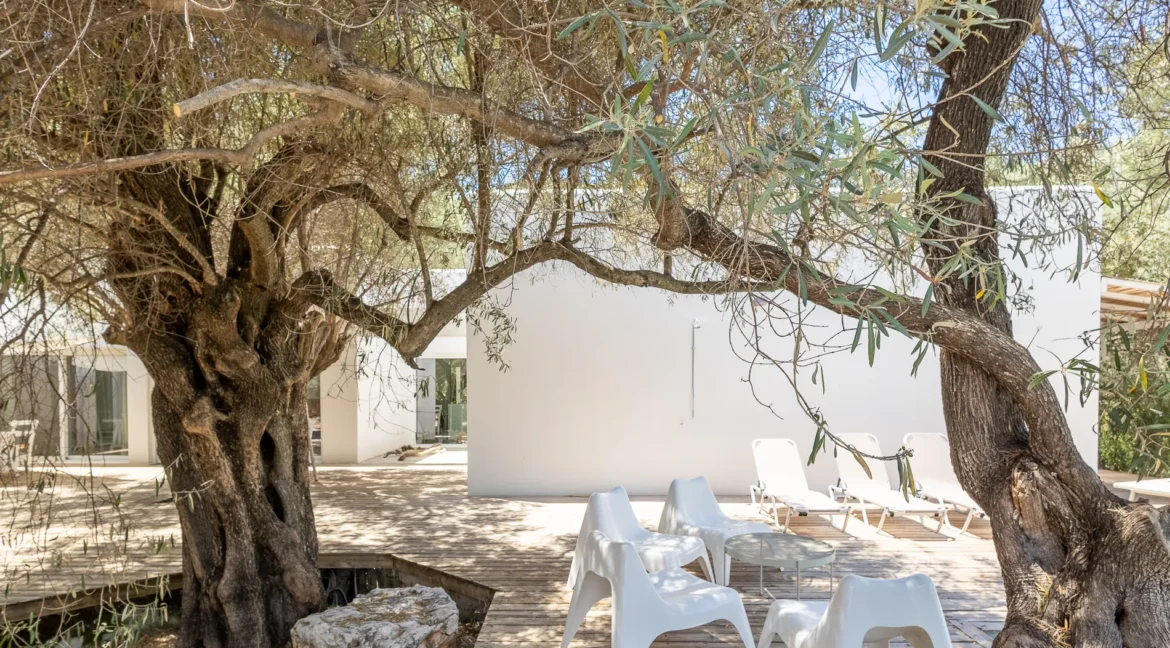 beautiful-waterfront-villa-for-sale-in-l-17921511_30