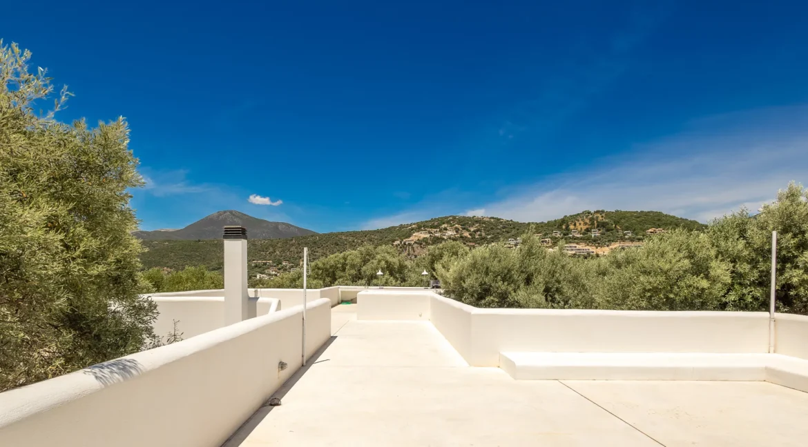 beautiful-waterfront-villa-for-sale-in-l-17921511_34