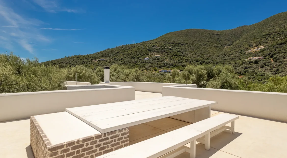 beautiful-waterfront-villa-for-sale-in-l-17921511_35