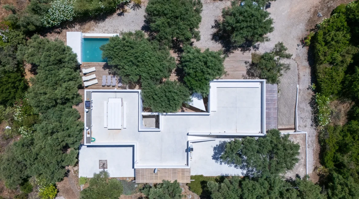 beautiful-waterfront-villa-for-sale-in-l-17921511_36