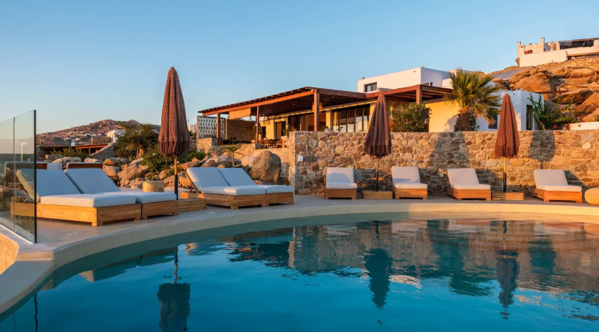 buy-a-luxury-villa-in-mykonos-18297398_06