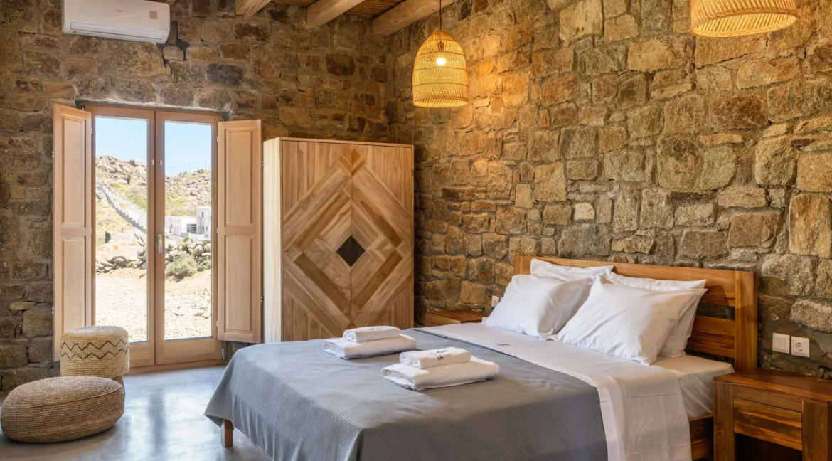 buy-a-waterfront-villa-in-mykonos-16002253_04