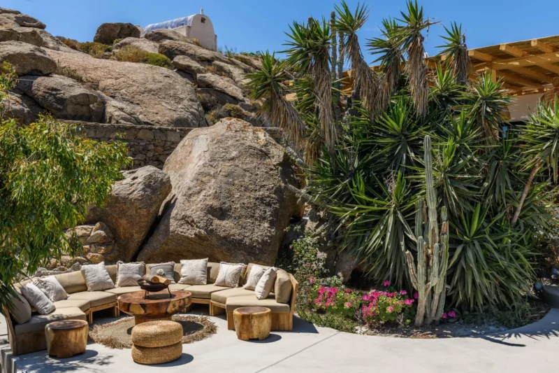 Buy a Seaside Villa in Mykonosaside Villa in Mykonos