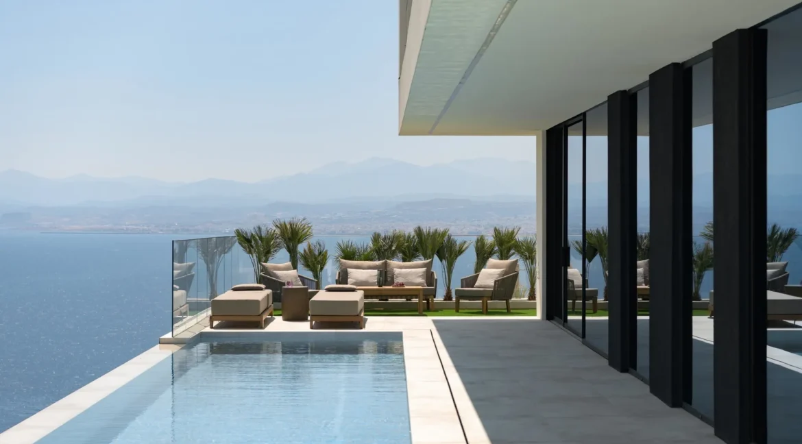 Seafront Villa in Crete for sale, Heraklio