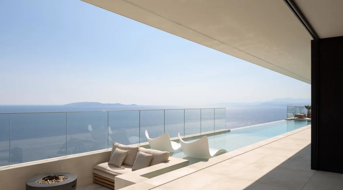 Seafront Villa in Crete for sale, Heraklio