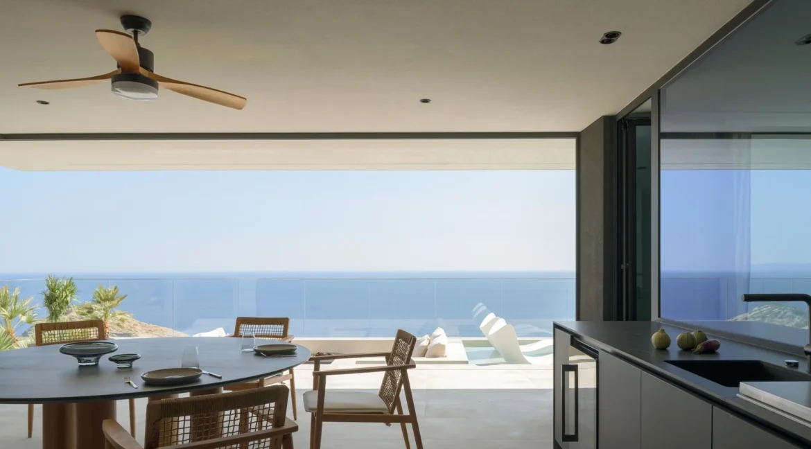 invest-in-a-seafront-villa-in-crete-17373224_09