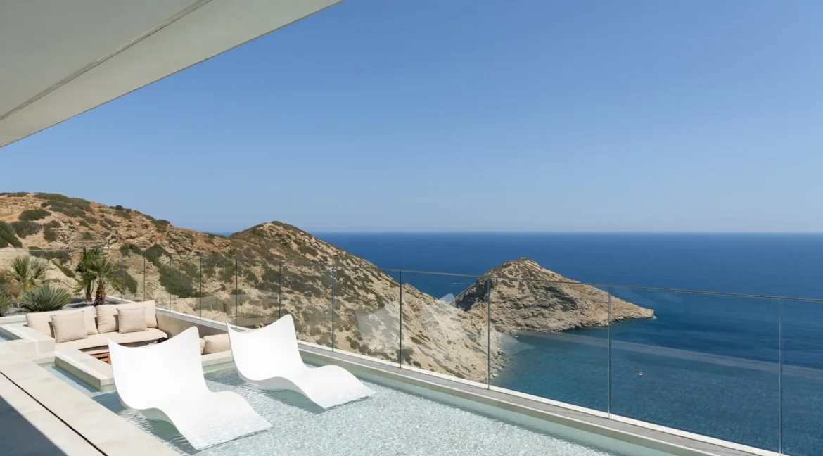 Seafront Villa in Crete for sale, Heraklio