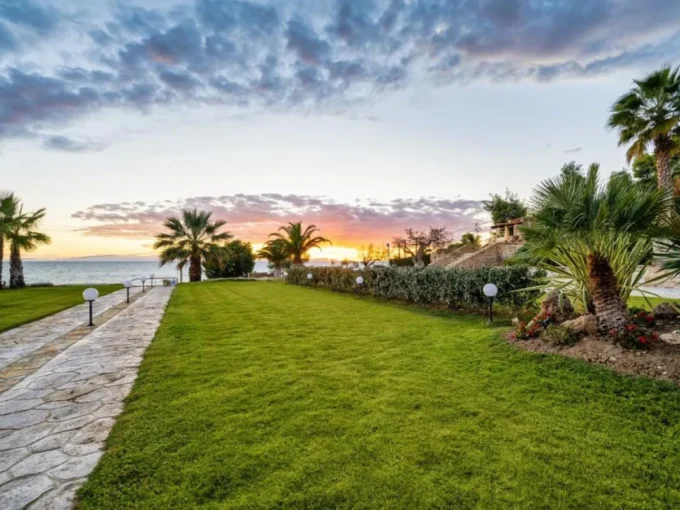 Waterfront Villa for Sale in Halkidiki, Skioni