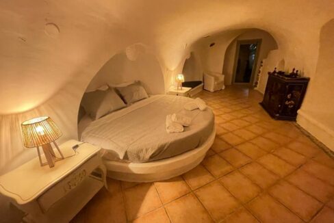 17 Rooms Hotel for sale Santorini — Messaria 1