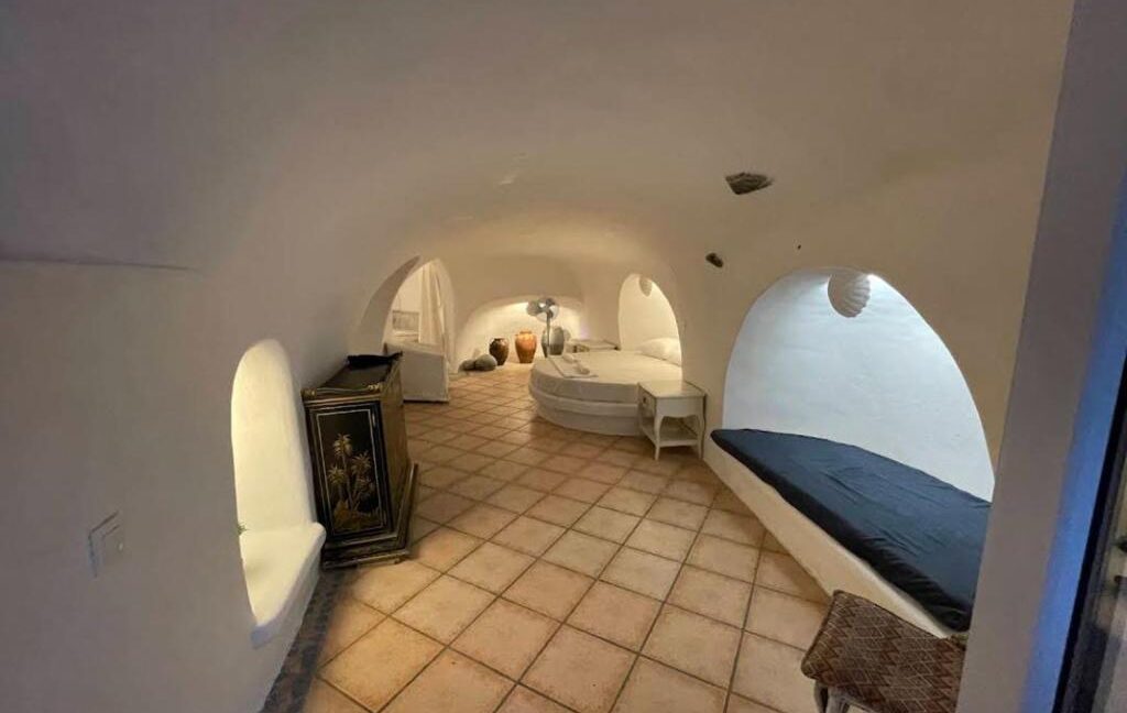17 Rooms Hotel for sale Santorini — Messaria 11