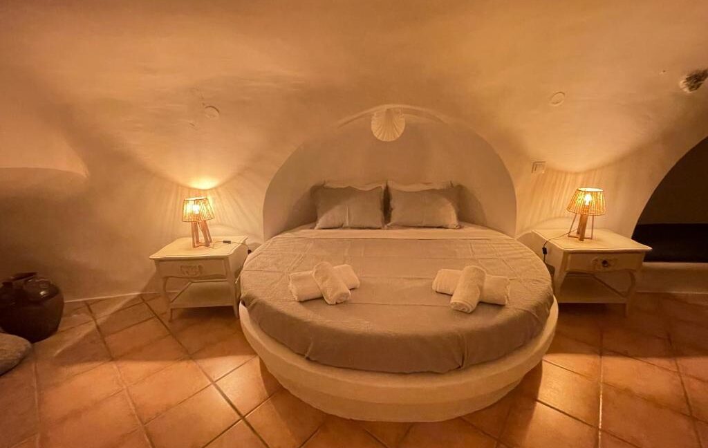 17 Rooms Hotel for sale Santorini — Messaria 12