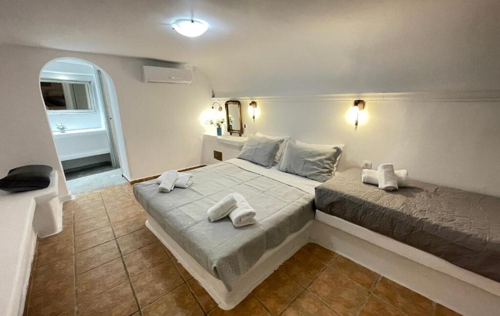17 Rooms Hotel for sale Santorini — Messaria 17