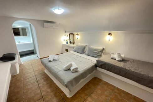 17 Rooms Hotel for sale Santorini — Messaria 17
