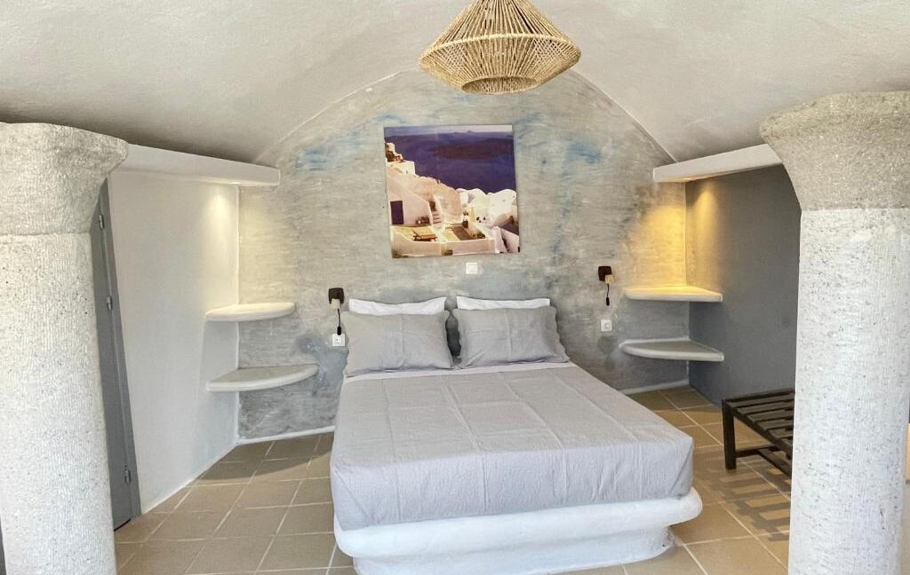 17 Rooms Hotel for sale Santorini — Messaria 18