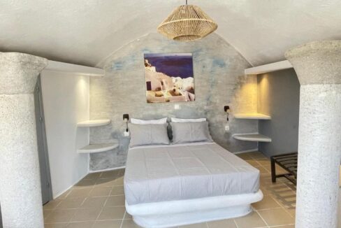 17 Rooms Hotel for sale Santorini — Messaria 18