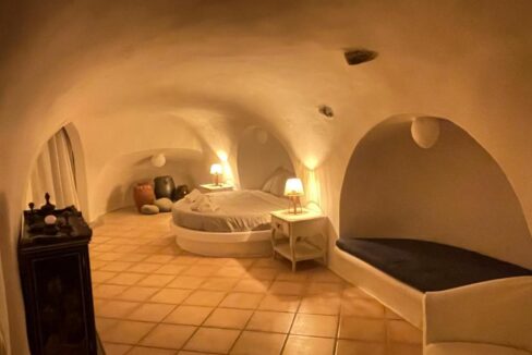 17 Rooms Hotel for sale Santorini — Messaria 2