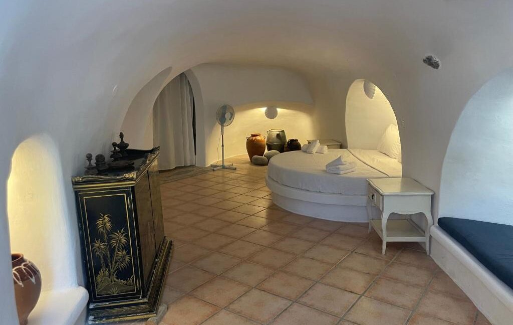 17 Rooms Hotel for sale Santorini — Messaria 3
