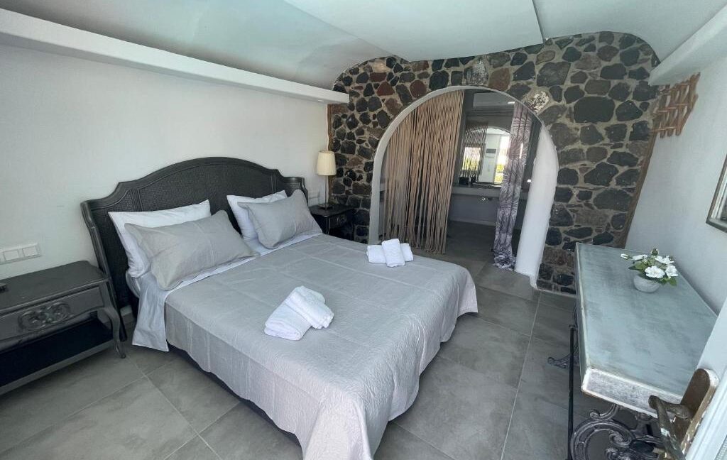 17 Rooms Hotel for sale Santorini — Messaria 5