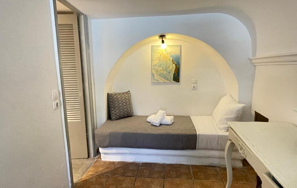 17 Rooms Hotel for sale Santorini — Messaria 7