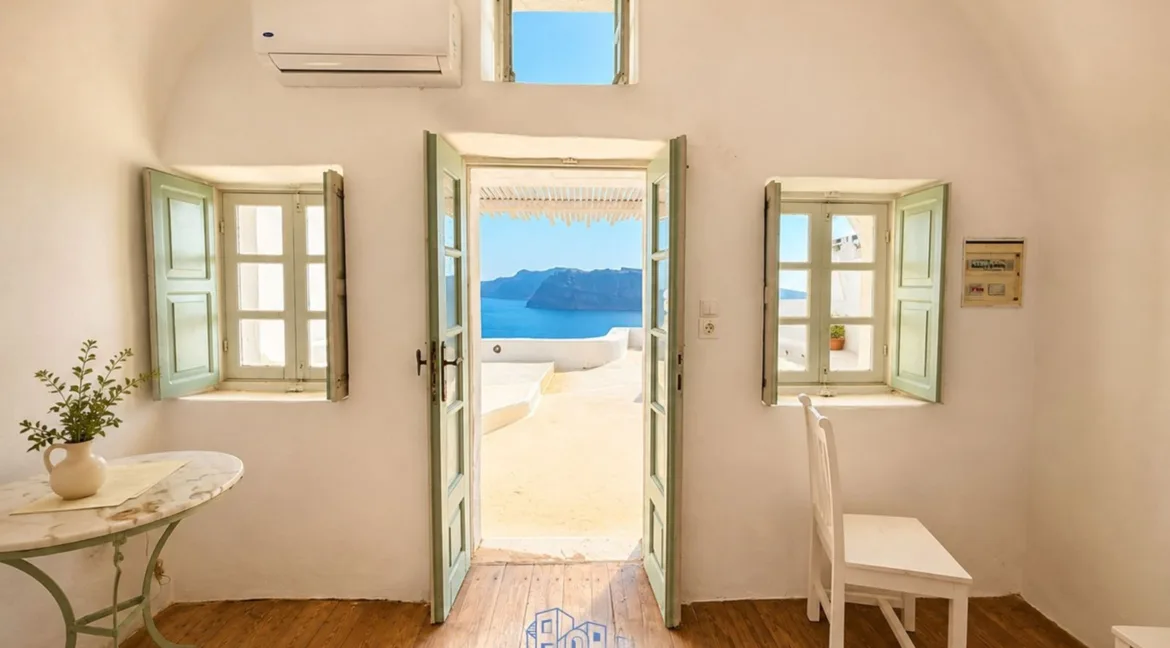 Luxury Villa for Sale in Caldera Oia Santorini