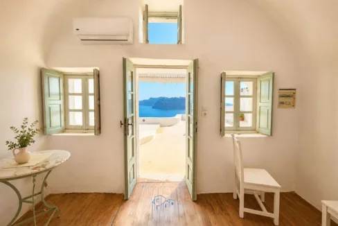 Luxury Villa for Sale in Caldera Oia Santorini