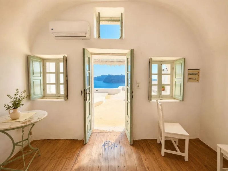 Luxury Villa for Sale in Caldera Oia Santorini