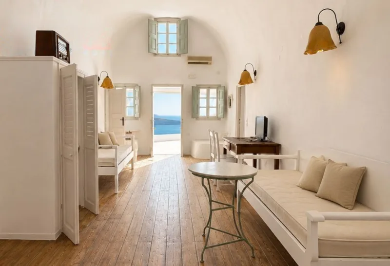 Luxury Villa for Sale in Caldera Oia Santorini