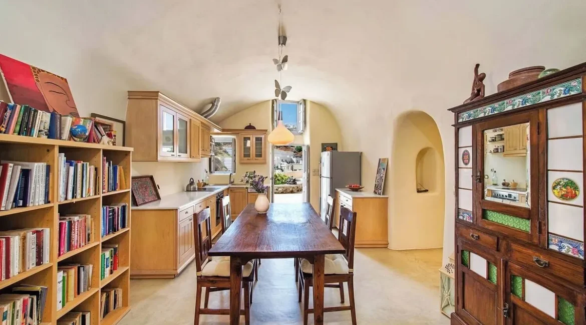 House for sale in Santoini with Panoramic Sea Views 1
