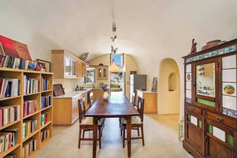 House for sale in Santoini with Panoramic Sea Views 1