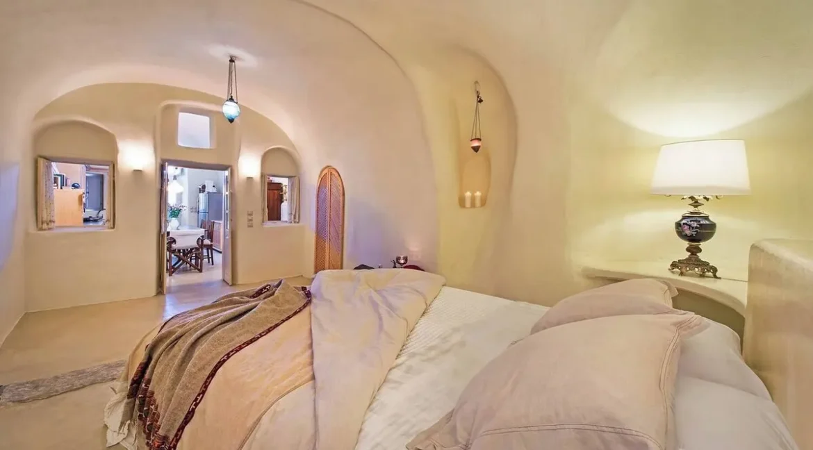 House for sale in Santoini with Panoramic Sea Views 10
