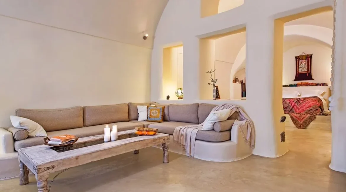House for sale in Santoini with Panoramic Sea Views 11