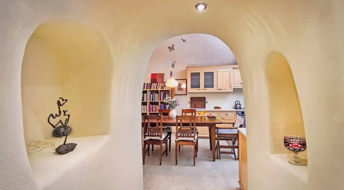 House for sale in Santoini with Panoramic Sea Views 13