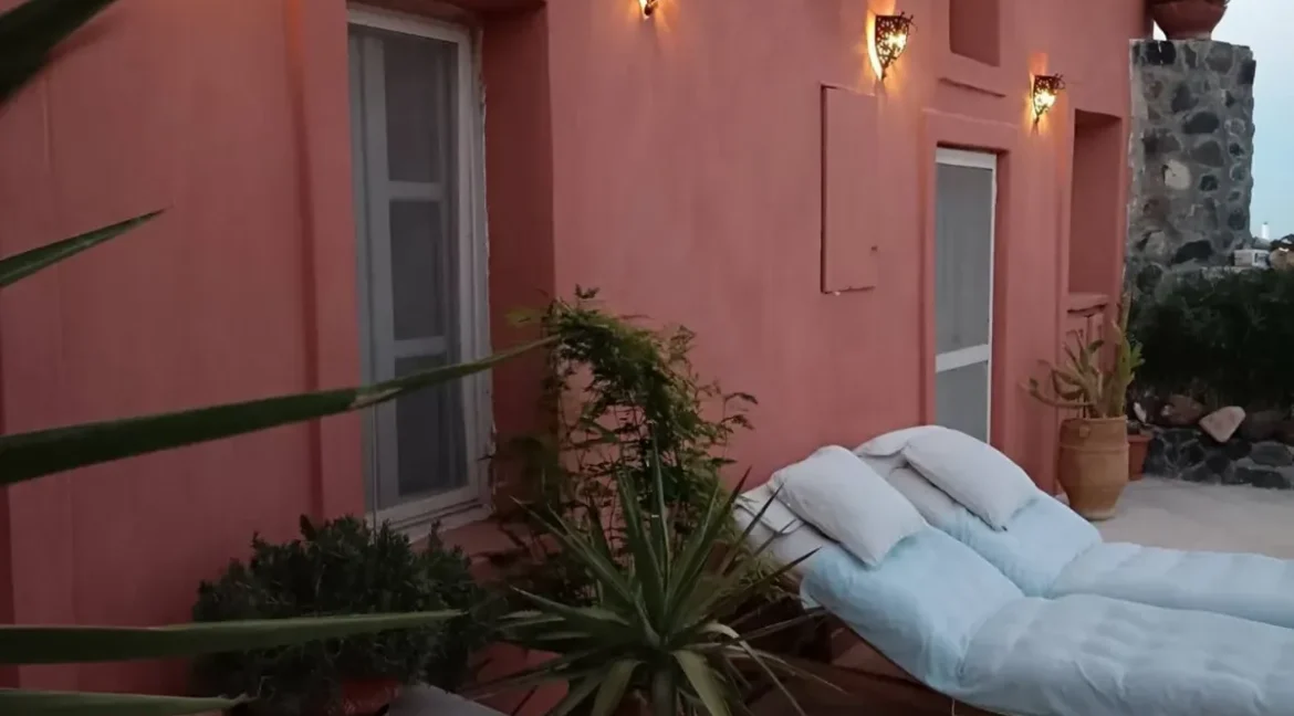 House for sale in Santoini with Panoramic Sea Views 3