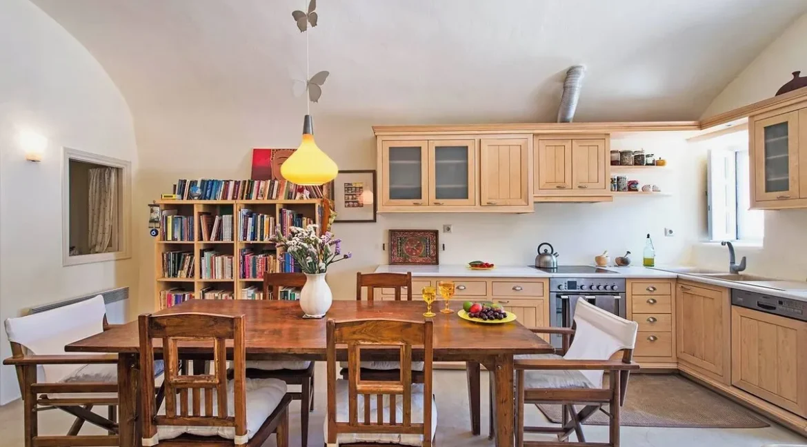 House for sale in Santoini with Panoramic Sea Views 5