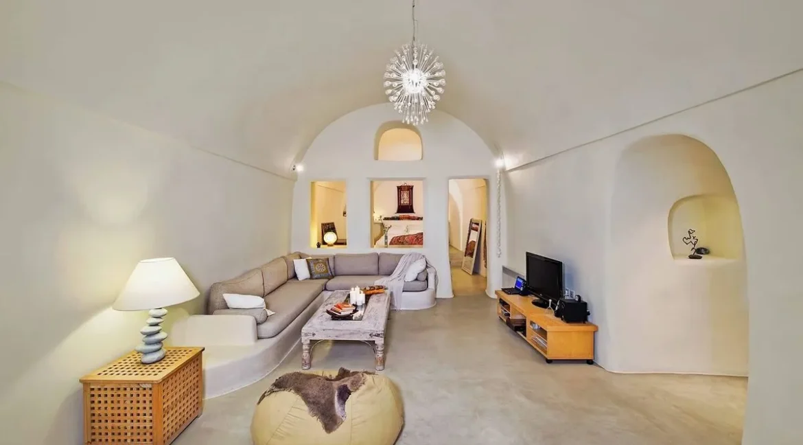 House for sale in Santoini with Panoramic Sea Views 6