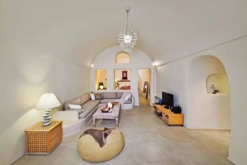 House for sale in Santoini with Panoramic Sea Views 6