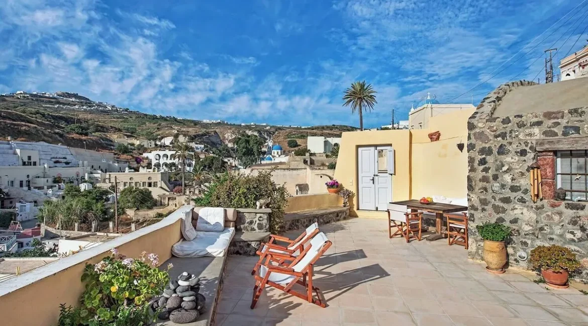 House for sale in Santoini with Panoramic Sea Views 7