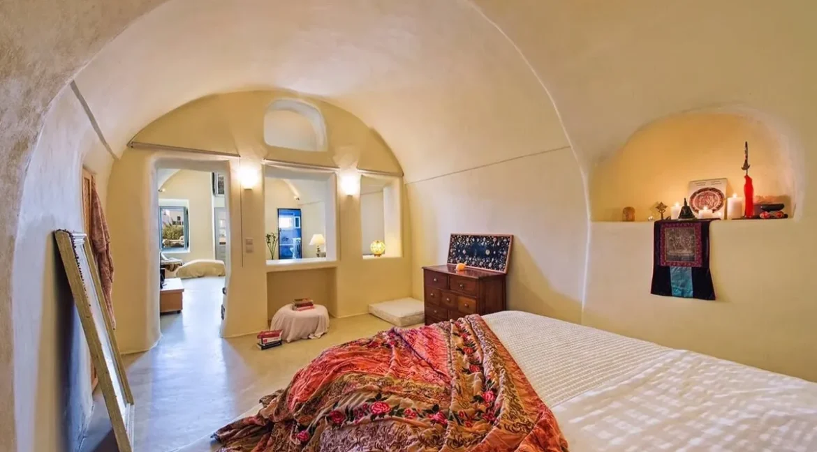 House for sale in Santoini with Panoramic Sea Views 8