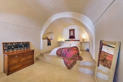 House for sale in Santoini with Panoramic Sea Views 9