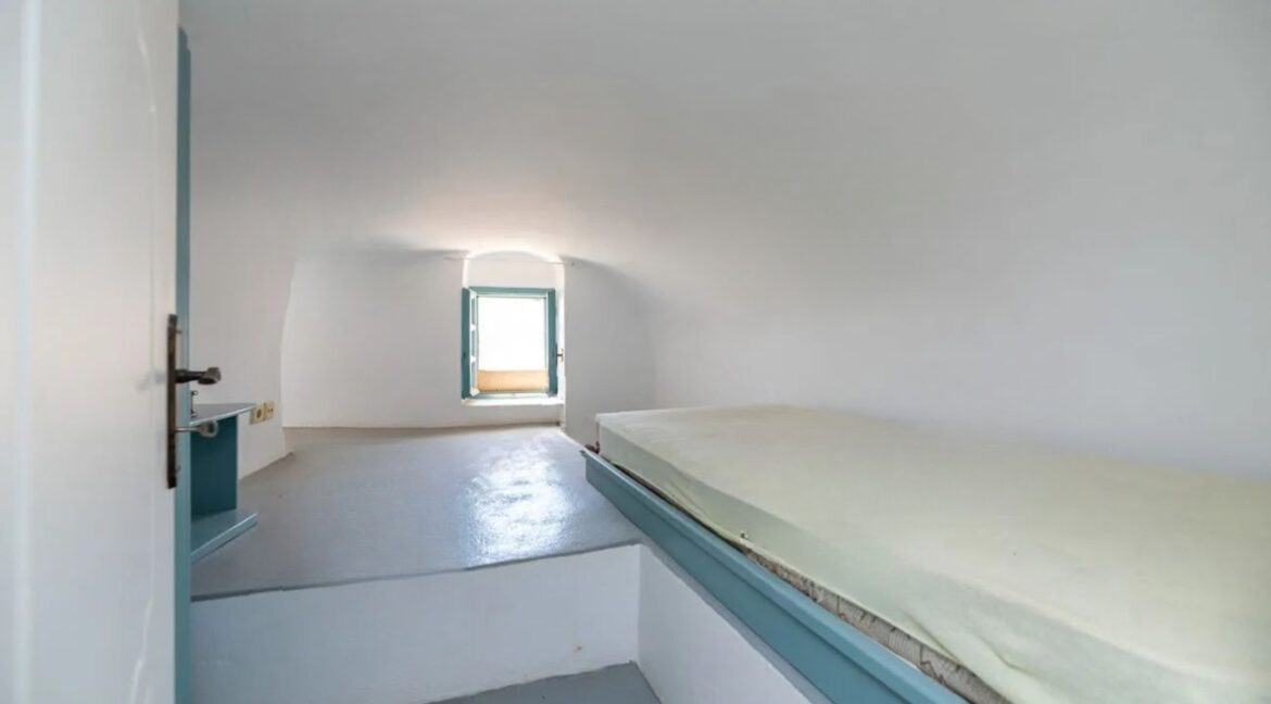 Traditional Complex for Sale in Vothonas Santorini 13