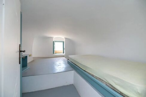 Traditional Complex for Sale in Vothonas Santorini 13