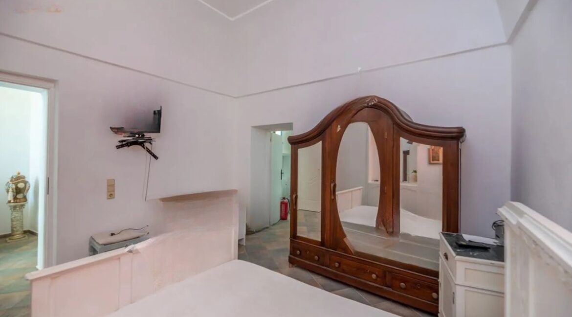 Traditional Complex for Sale in Vothonas Santorini 14