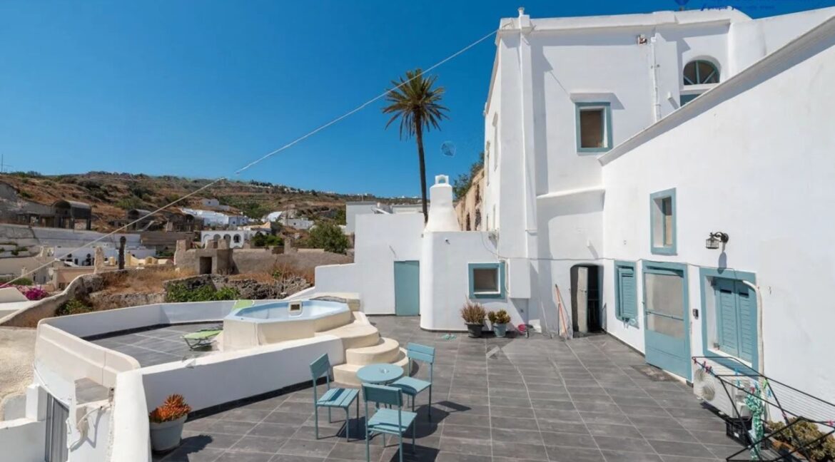 Traditional Complex for Sale in Vothonas Santorini 2